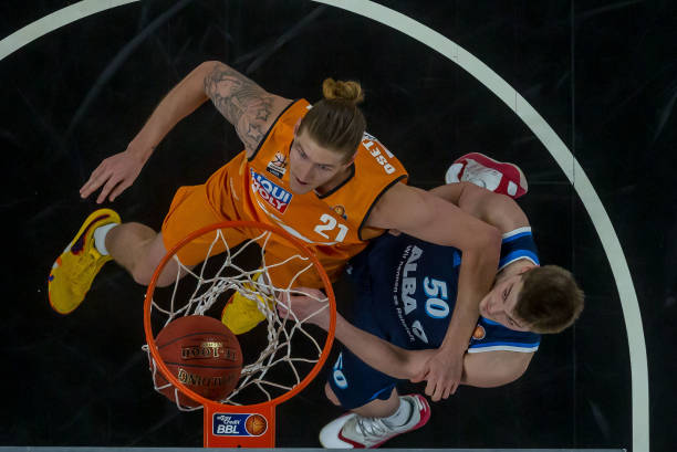 中场缺乏创 中场缺乏创